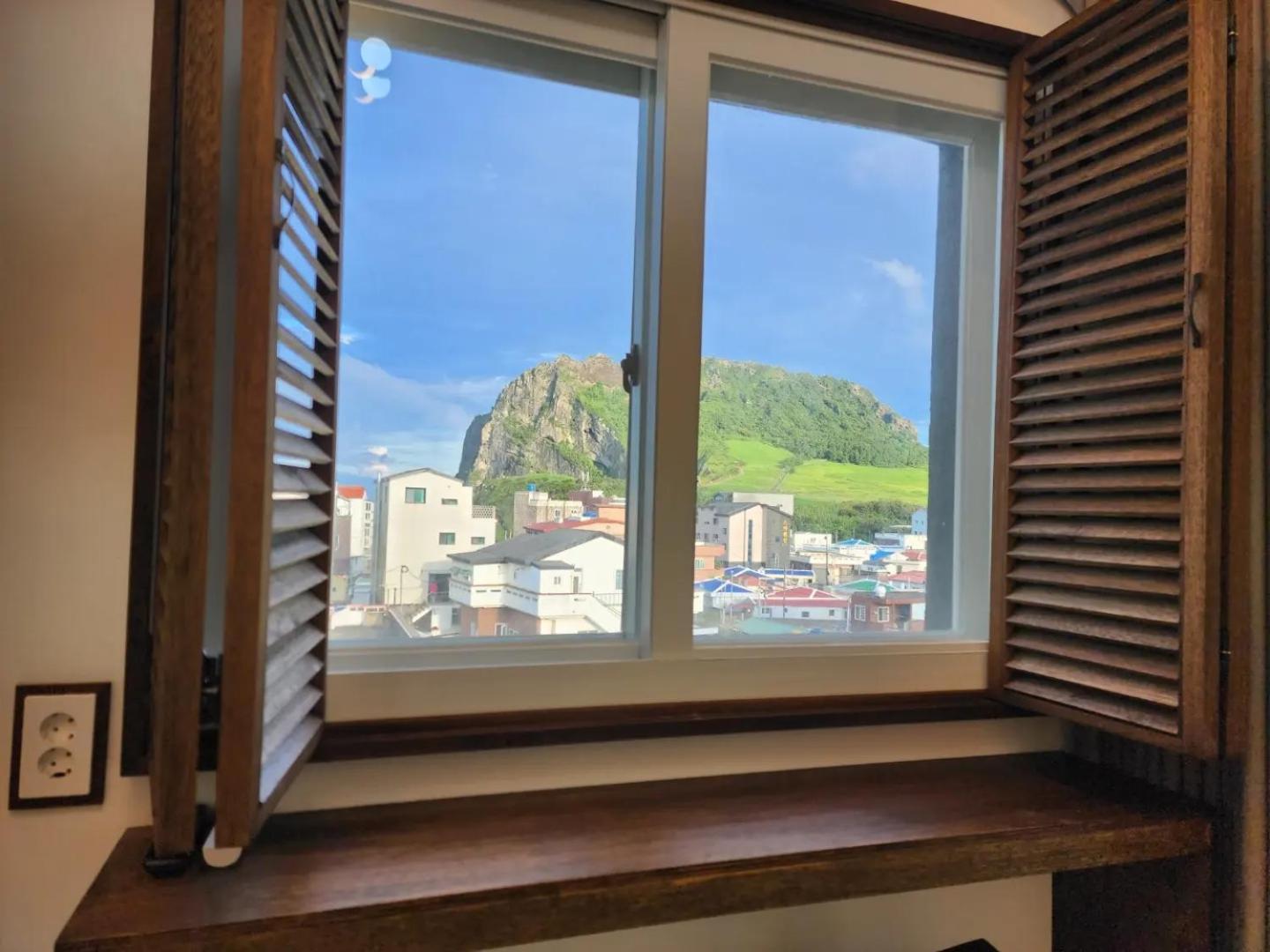 Pureun Jeju Pension Согвипхо Экстерьер фото