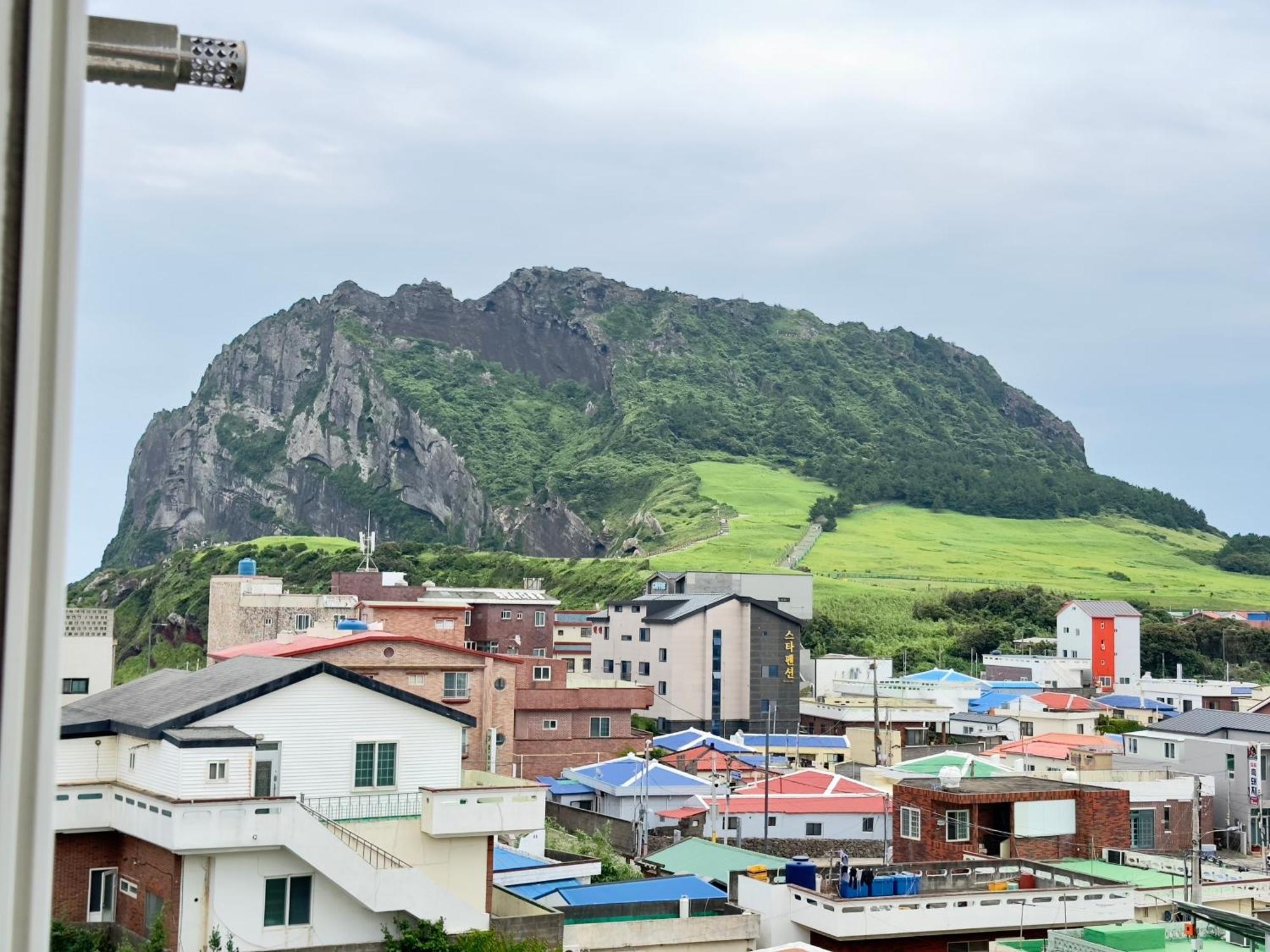 Pureun Jeju Pension Согвипхо Экстерьер фото