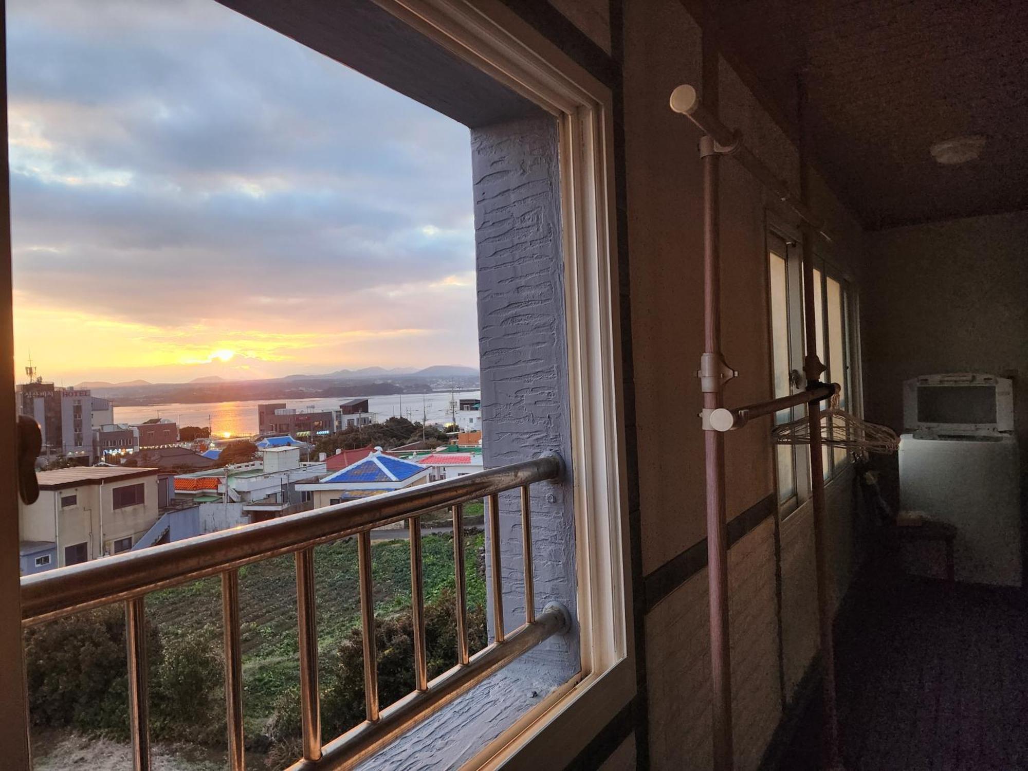 Pureun Jeju Pension Согвипхо Экстерьер фото