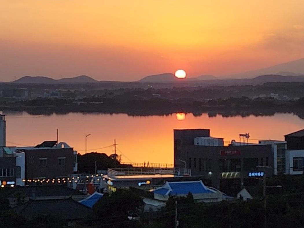 Pureun Jeju Pension Согвипхо Экстерьер фото